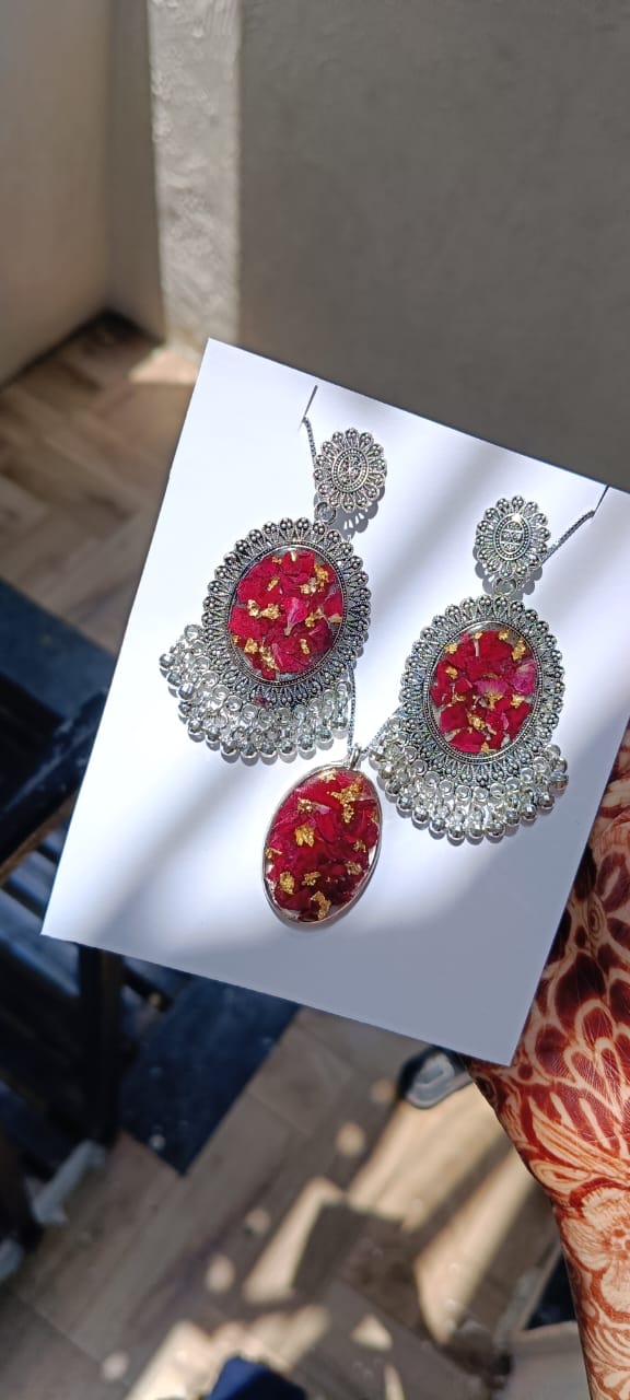 Regal Real Rose Resin Bridal Set