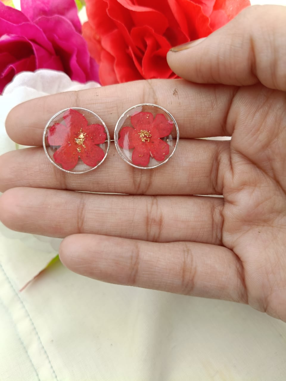 Blooming Scarlet Resin Studs ( Tops )