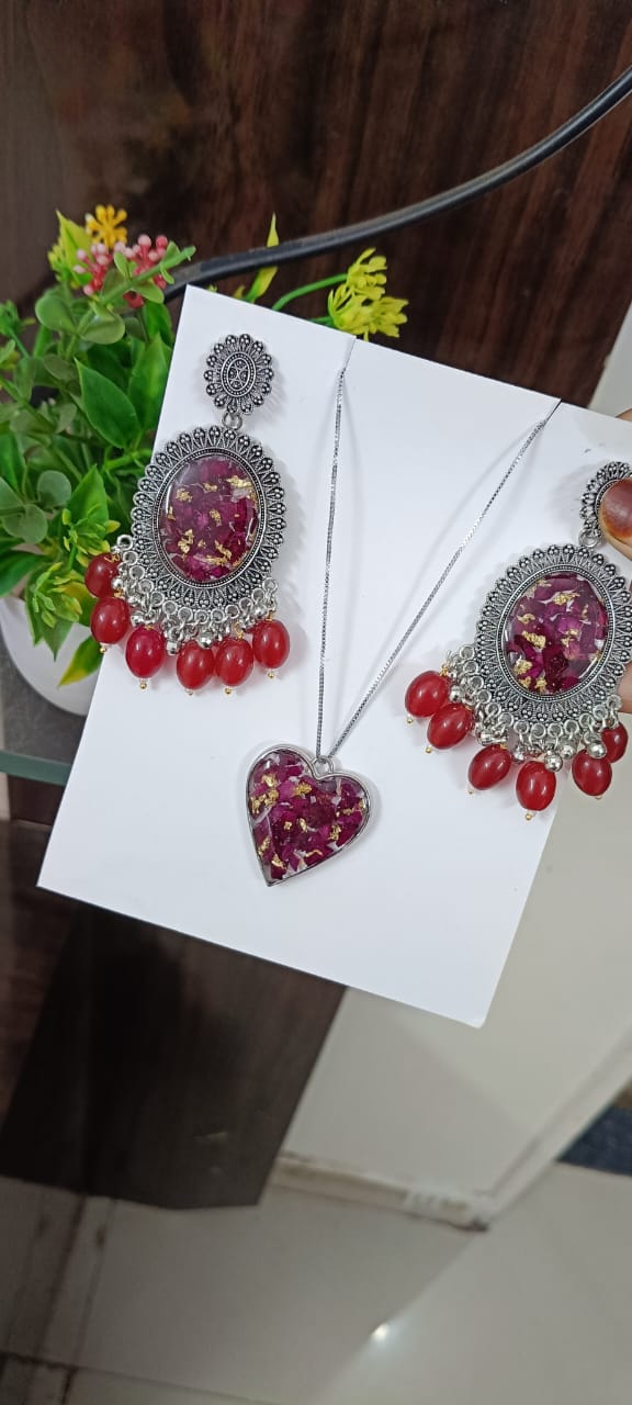 Eternal Rose Resin Jewelry Set – Handcrafted Earrings & Heart Pendant