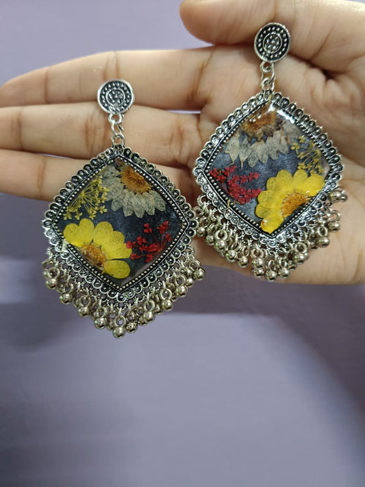 Floral Charm Antique Resin Earrings
