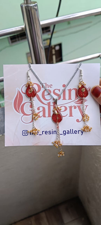Crimson Resin Bloom Jewelry Set (Necklace & Earrings)