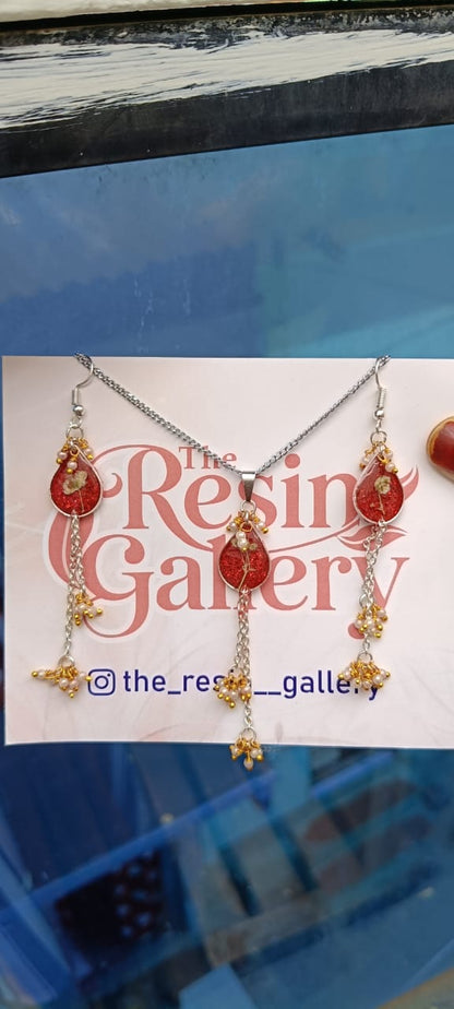 Crimson Resin Bloom Jewelry Set (Necklace & Earrings)