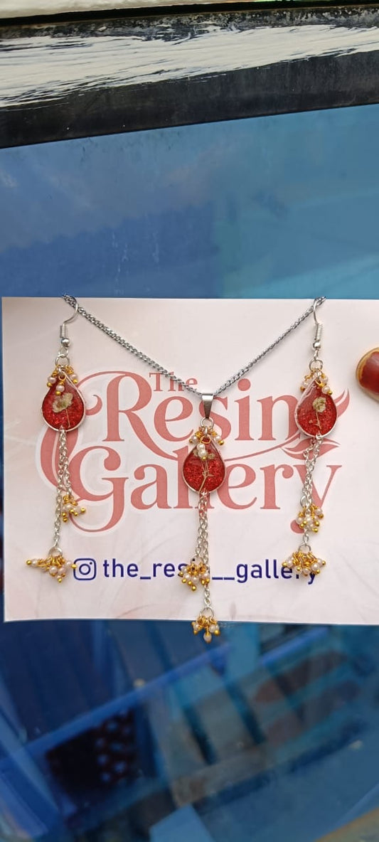 Crimson Resin Bloom Jewelry Set (Necklace & Earrings)