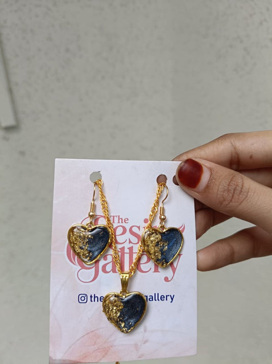 Black & Gold Heart Resin Jewelry Set ( Earings & Pendent )