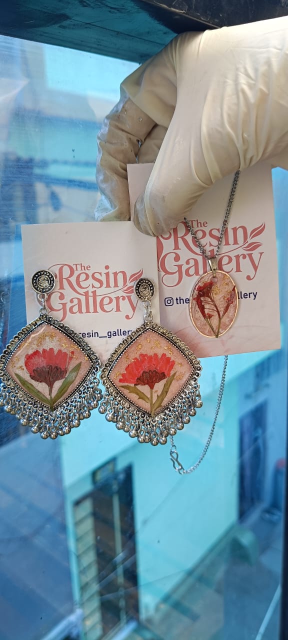 Blossom Elegance Resin Jewelry Set